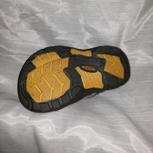 Keen sandals sz 5 - Picture 5 of 6